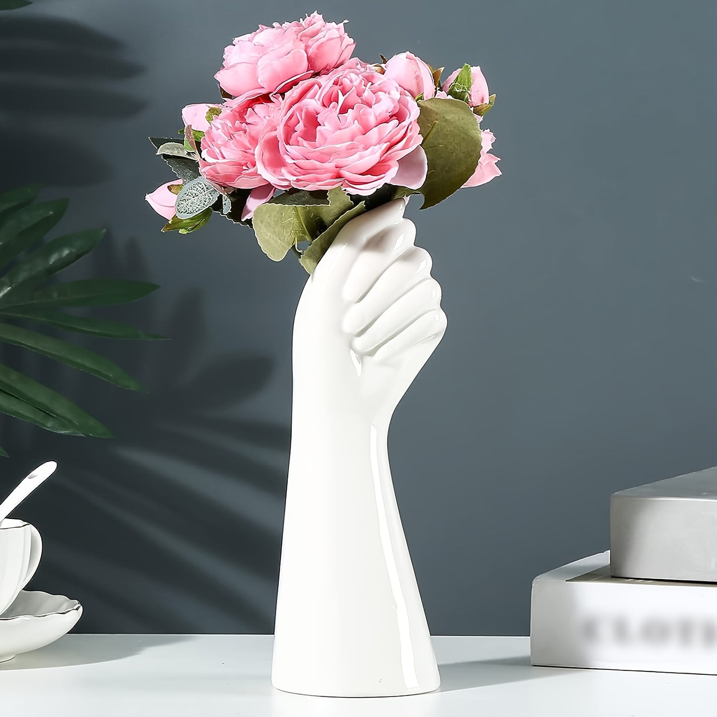 Hand in Bloom: White Ceramic Vase Vixilly 2