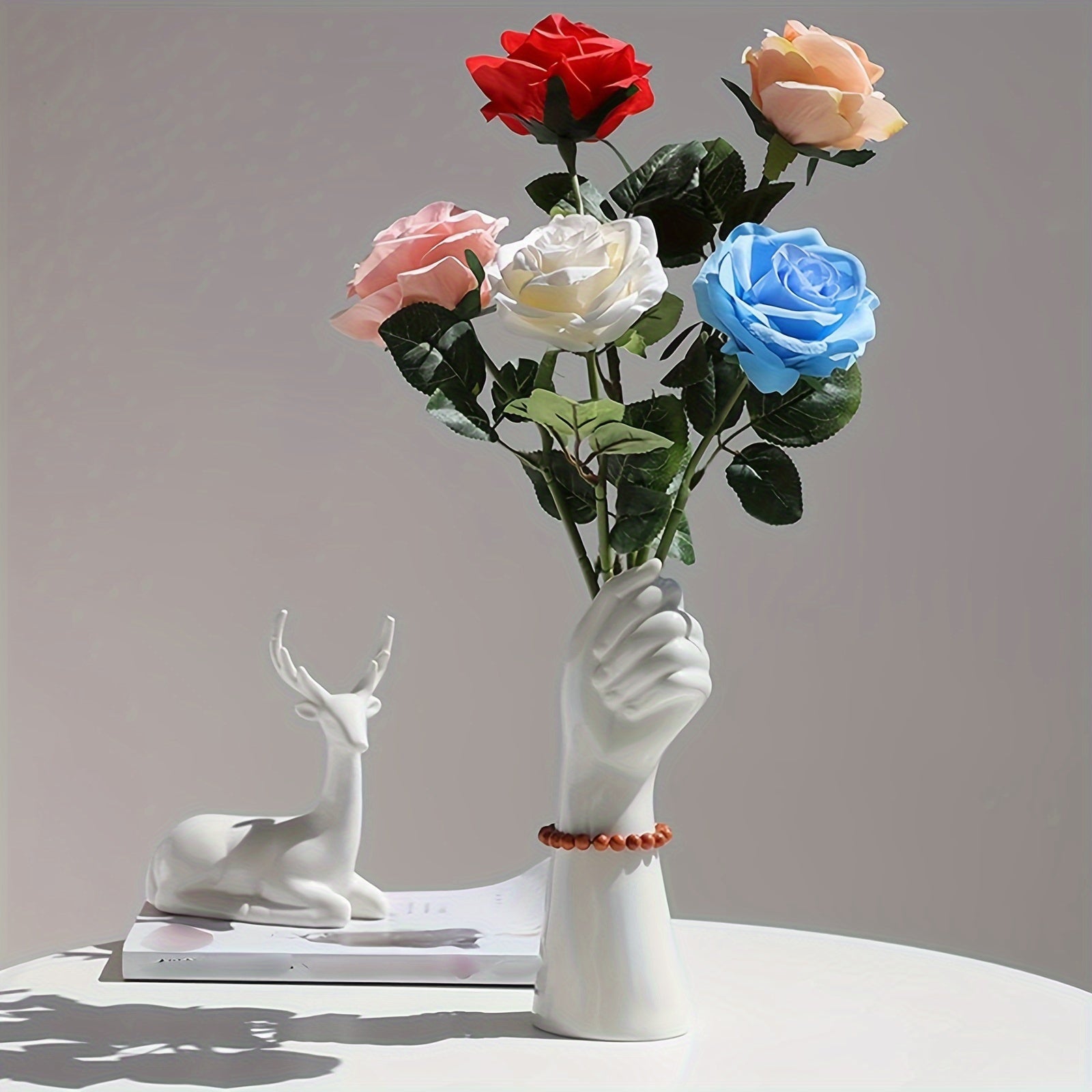 Hand in Bloom: White Ceramic Vase Vixilly 3